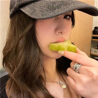 迎风伫立的狮子